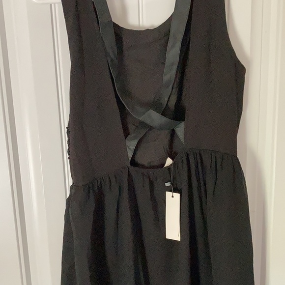 Beautiful Dress - fits a medium - large - Picture 3 of 5